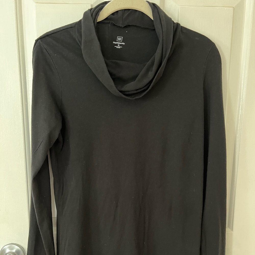 Gap maternity cowl neck top M